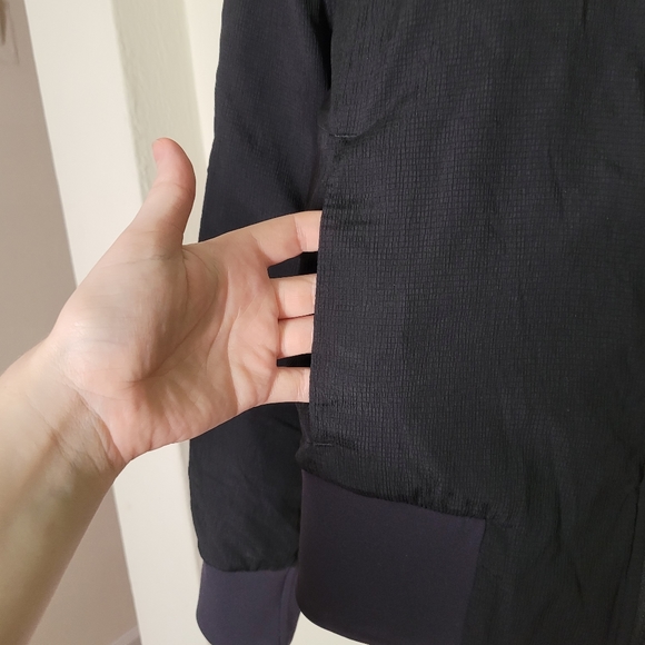 Lululemon Non-Stop Bomber (First Release) Size 4 - Picture 9 of 15